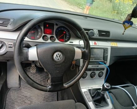 Черный Фольксваген Пассат, объемом двигателя 1.8 л и пробегом 262 тыс. км за 5200 $, фото 7 на Automoto.ua