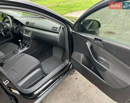 Черный Фольксваген Пассат, объемом двигателя 1.8 л и пробегом 190 тыс. км за 6500 $, фото 7 на Automoto.ua