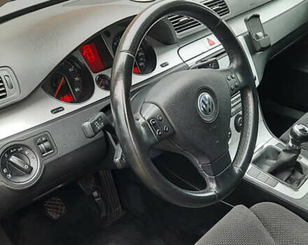 Черный Фольксваген Пассат, объемом двигателя 1.4 л и пробегом 200 тыс. км за 6900 $, фото 24 на Automoto.ua