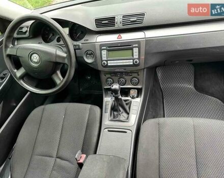 Черный Фольксваген Пассат, объемом двигателя 1.8 л и пробегом 190 тыс. км за 6500 $, фото 5 на Automoto.ua