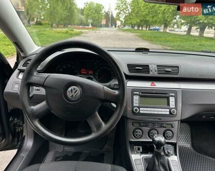 Черный Фольксваген Пассат, объемом двигателя 1.8 л и пробегом 190 тыс. км за 6500 $, фото 2 на Automoto.ua