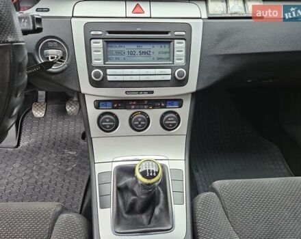 Чорний Фольксваген Пассат, об'ємом двигуна 1.8 л та пробігом 312 тис. км за 6300 $, фото 14 на Automoto.ua