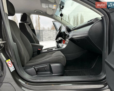 Чорний Фольксваген Пассат, об'ємом двигуна 1.8 л та пробігом 266 тис. км за 4999 $, фото 13 на Automoto.ua