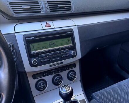 Черный Фольксваген Пассат, объемом двигателя 1.8 л и пробегом 157 тыс. км за 7200 $, фото 6 на Automoto.ua