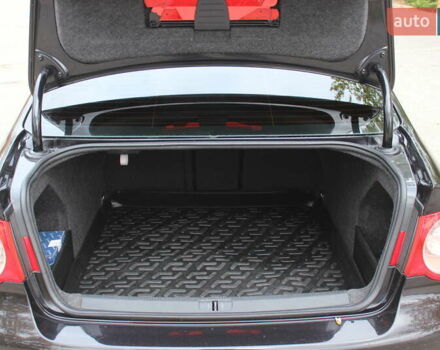 Черный Фольксваген Пассат, объемом двигателя 1.8 л и пробегом 173 тыс. км за 7500 $, фото 13 на Automoto.ua