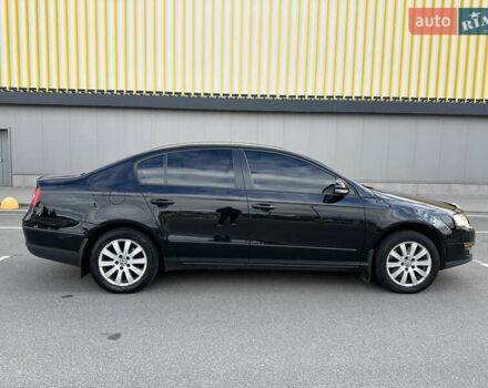 Черный Фольксваген Пассат, объемом двигателя 1.8 л и пробегом 247 тыс. км за 5999 $, фото 7 на Automoto.ua