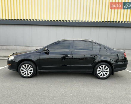 Черный Фольксваген Пассат, объемом двигателя 1.8 л и пробегом 247 тыс. км за 5999 $, фото 2 на Automoto.ua