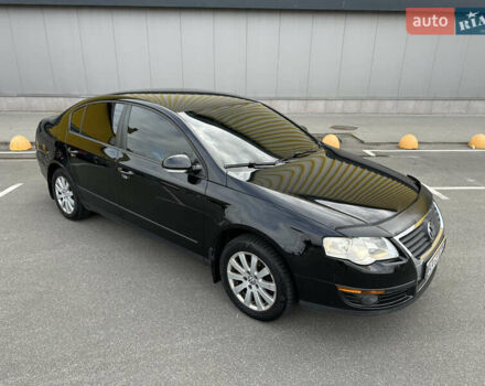 Черный Фольксваген Пассат, объемом двигателя 1.8 л и пробегом 247 тыс. км за 5999 $, фото 8 на Automoto.ua