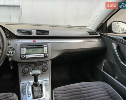 Черный Фольксваген Пассат, объемом двигателя 1.8 л и пробегом 247 тыс. км за 5999 $, фото 23 на Automoto.ua