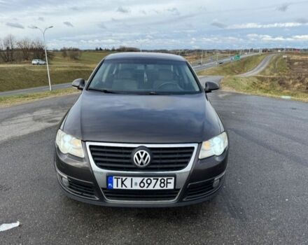 Чорний Фольксваген Пассат, об'ємом двигуна 2 л та пробігом 298 тис. км за 2200 $, фото 5 на Automoto.ua