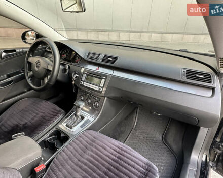 Черный Фольксваген Пассат, объемом двигателя 1.8 л и пробегом 247 тыс. км за 5999 $, фото 19 на Automoto.ua