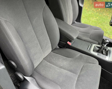 Черный Фольксваген Пассат, объемом двигателя 1.6 л и пробегом 221 тыс. км за 7550 $, фото 18 на Automoto.ua