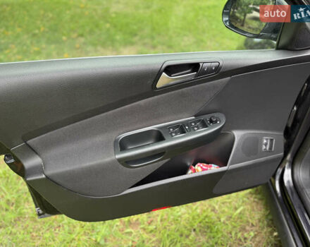 Черный Фольксваген Пассат, объемом двигателя 1.6 л и пробегом 221 тыс. км за 7550 $, фото 9 на Automoto.ua