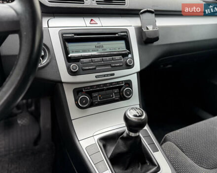 Черный Фольксваген Пассат, объемом двигателя 1.6 л и пробегом 221 тыс. км за 7550 $, фото 14 на Automoto.ua