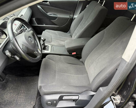 Черный Фольксваген Пассат, объемом двигателя 1.6 л и пробегом 221 тыс. км за 7550 $, фото 10 на Automoto.ua