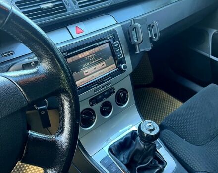 Черный Фольксваген Пассат, объемом двигателя 2 л и пробегом 195 тыс. км за 4700 $, фото 7 на Automoto.ua