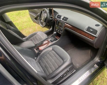 Черный Фольксваген Пассат, объемом двигателя 2.5 л и пробегом 215 тыс. км за 12000 $, фото 20 на Automoto.ua