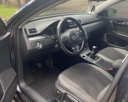 Черный Фольксваген Пассат, объемом двигателя 1.8 л и пробегом 160 тыс. км за 9000 $, фото 5 на Automoto.ua