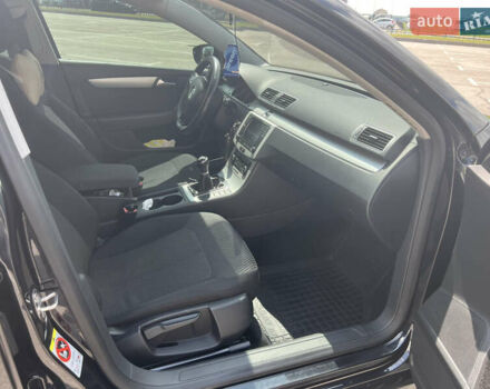 Черный Фольксваген Пассат, объемом двигателя 1.8 л и пробегом 202 тыс. км за 10500 $, фото 13 на Automoto.ua