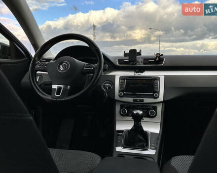 Черный Фольксваген Пассат, объемом двигателя 1.6 л и пробегом 248 тыс. км за 10000 $, фото 10 на Automoto.ua