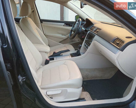 Черный Фольксваген Пассат, объемом двигателя 2.5 л и пробегом 222 тыс. км за 6999 $, фото 11 на Automoto.ua