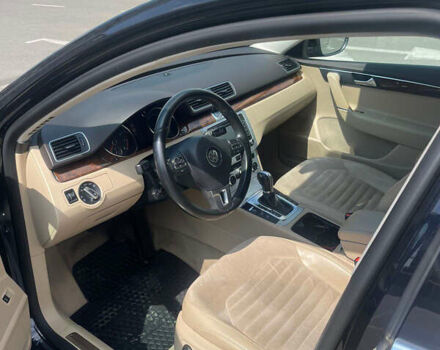 Черный Фольксваген Пассат, объемом двигателя 1.8 л и пробегом 186 тыс. км за 10000 $, фото 5 на Automoto.ua