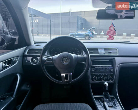 Черный Фольксваген Пассат, объемом двигателя 2.5 л и пробегом 247 тыс. км за 9200 $, фото 11 на Automoto.ua