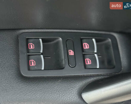 Фольксваген Пассат 2012 в Хмельницком на Automoto.ua Черный Фольксваген Пассат, объемом двигателя 2.48 л и пробегом 215 тыс. км за 10499 $, фото 13 на Automoto.ua