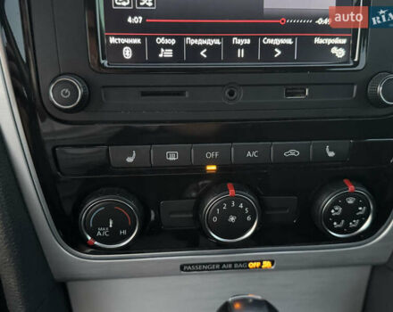 Фольксваген Пассат 2012 в Хмельницком на Automoto.ua Черный Фольксваген Пассат, объемом двигателя 2.48 л и пробегом 215 тыс. км за 10499 $, фото 17 на Automoto.ua