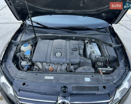 Черный Фольксваген Пассат, объемом двигателя 2.48 л и пробегом 208 тыс. км за 10500 $, фото 15 на Automoto.ua