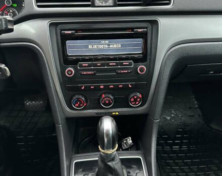 Черный Фольксваген Пассат, объемом двигателя 1.8 л и пробегом 247 тыс. км за 11000 $, фото 12 на Automoto.ua