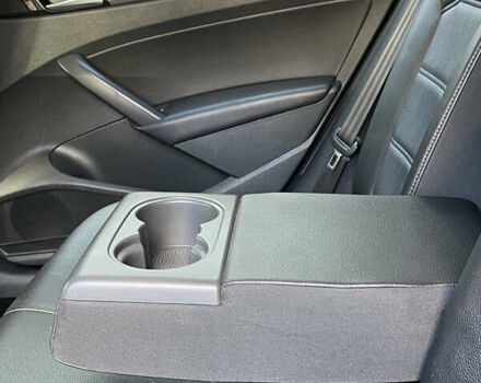 Черный Фольксваген Пассат, объемом двигателя 1.8 л и пробегом 185 тыс. км за 11500 $, фото 10 на Automoto.ua