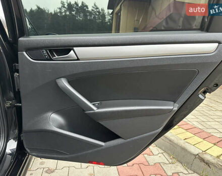 Черный Фольксваген Пассат, объемом двигателя 1.8 л и пробегом 247 тыс. км за 11000 $, фото 22 на Automoto.ua