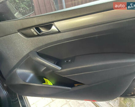 Черный Фольксваген Пассат, объемом двигателя 1.8 л и пробегом 211 тыс. км за 10500 $, фото 39 на Automoto.ua