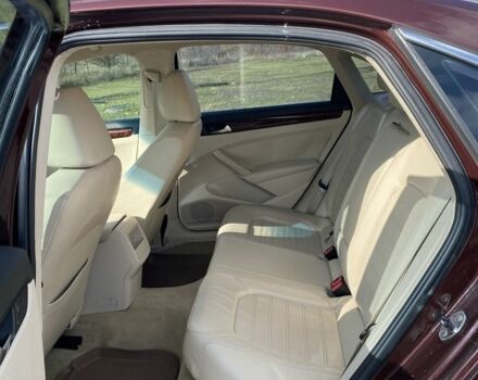 Чорний Фольксваген Пассат, об'ємом двигуна 2 л та пробігом 240 тис. км за 8799 $, фото 7 на Automoto.ua