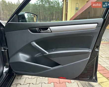 Черный Фольксваген Пассат, объемом двигателя 1.8 л и пробегом 247 тыс. км за 11000 $, фото 17 на Automoto.ua