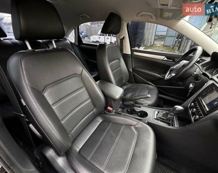 Черный Фольксваген Пассат, объемом двигателя 1.8 л и пробегом 115 тыс. км за 11000 $, фото 5 на Automoto.ua