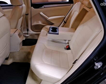 Черный Фольксваген Пассат, объемом двигателя 1.8 л и пробегом 146 тыс. км за 10500 $, фото 7 на Automoto.ua