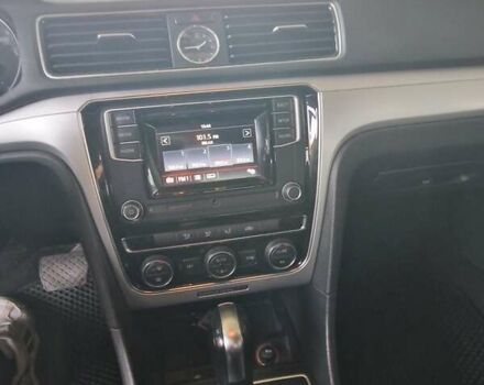 Черный Фольксваген Пассат, объемом двигателя 1.8 л и пробегом 215 тыс. км за 11800 $, фото 12 на Automoto.ua