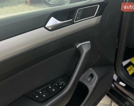 Черный Фольксваген Пассат, объемом двигателя 1.97 л и пробегом 230 тыс. км за 16800 $, фото 24 на Automoto.ua