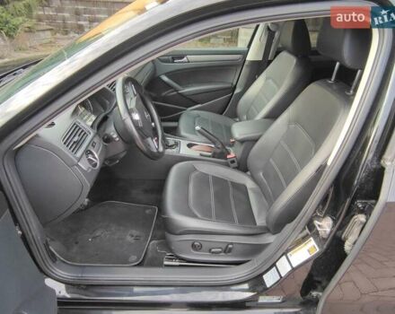 Чорний Фольксваген Пассат, об'ємом двигуна 2 л та пробігом 150 тис. км за 13599 $, фото 6 на Automoto.ua