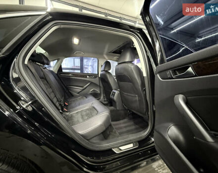 Чорний Фольксваген Пассат, об'ємом двигуна 2 л та пробігом 300 тис. км за 12999 $, фото 14 на Automoto.ua
