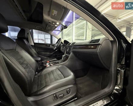 Чорний Фольксваген Пассат, об'ємом двигуна 2 л та пробігом 300 тис. км за 12999 $, фото 16 на Automoto.ua