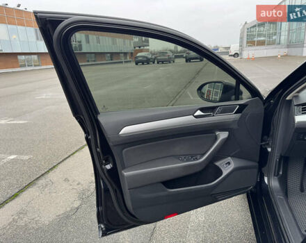 Чорний Фольксваген Пассат, об'ємом двигуна 1.6 л та пробігом 225 тис. км за 14000 $, фото 13 на Automoto.ua