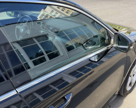 Черный Фольксваген Пассат, объемом двигателя 1.8 л и пробегом 195 тыс. км за 12500 $, фото 10 на Automoto.ua