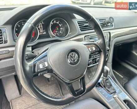 Черный Фольксваген Пассат, объемом двигателя 1.8 л и пробегом 186 тыс. км за 15000 $, фото 10 на Automoto.ua