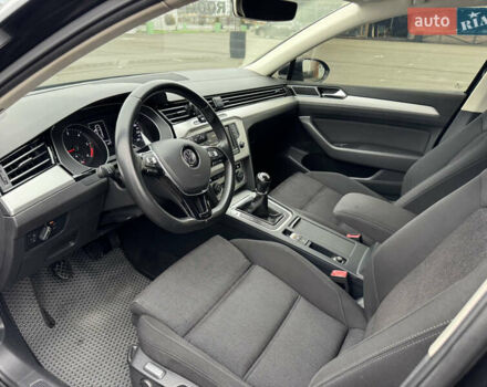 Чорний Фольксваген Пассат, об'ємом двигуна 1.6 л та пробігом 225 тис. км за 14000 $, фото 11 на Automoto.ua