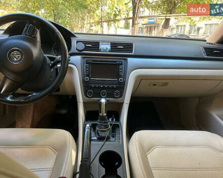 Черный Фольксваген Пассат, объемом двигателя 1.8 л и пробегом 214 тыс. км за 10900 $, фото 6 на Automoto.ua