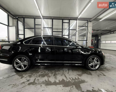 Чорний Фольксваген Пассат, об'ємом двигуна 2 л та пробігом 300 тис. км за 12999 $, фото 7 на Automoto.ua