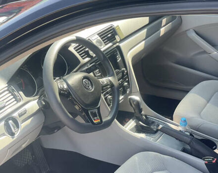 Черный Фольксваген Пассат, объемом двигателя 1.8 л и пробегом 241 тыс. км за 10500 $, фото 7 на Automoto.ua